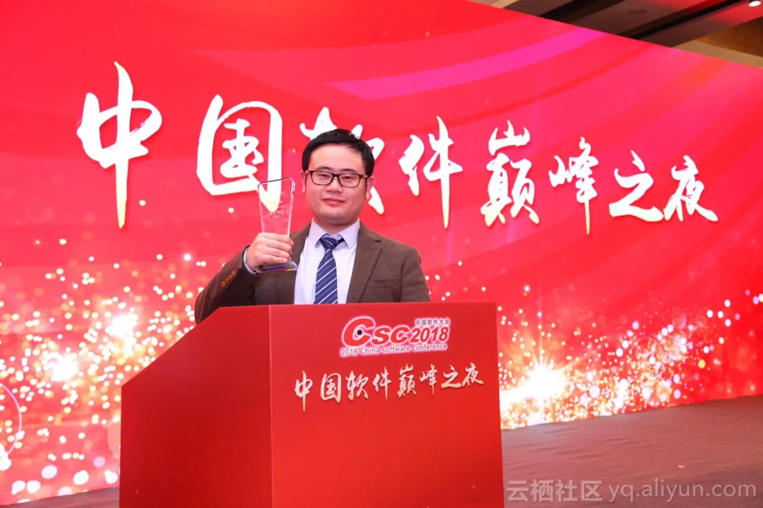 刚刚，蚂蚁金服荣膺“中国金融大数据领军企业”称号