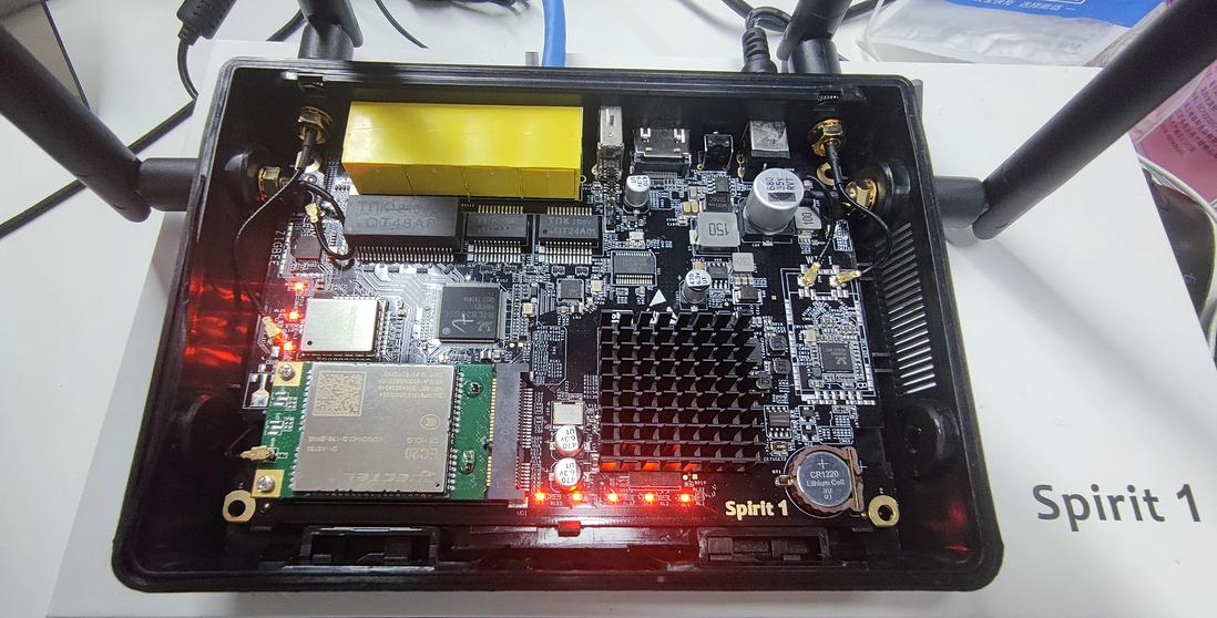 搭载着 EdgerOS 的 Spirit 1 开箱